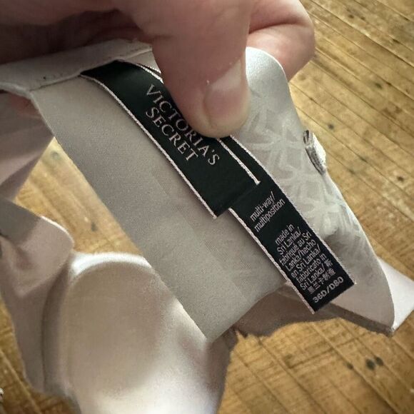 Victoria’s Secret nude lined strapless 36D multi-way bra - Picture 3 of 4